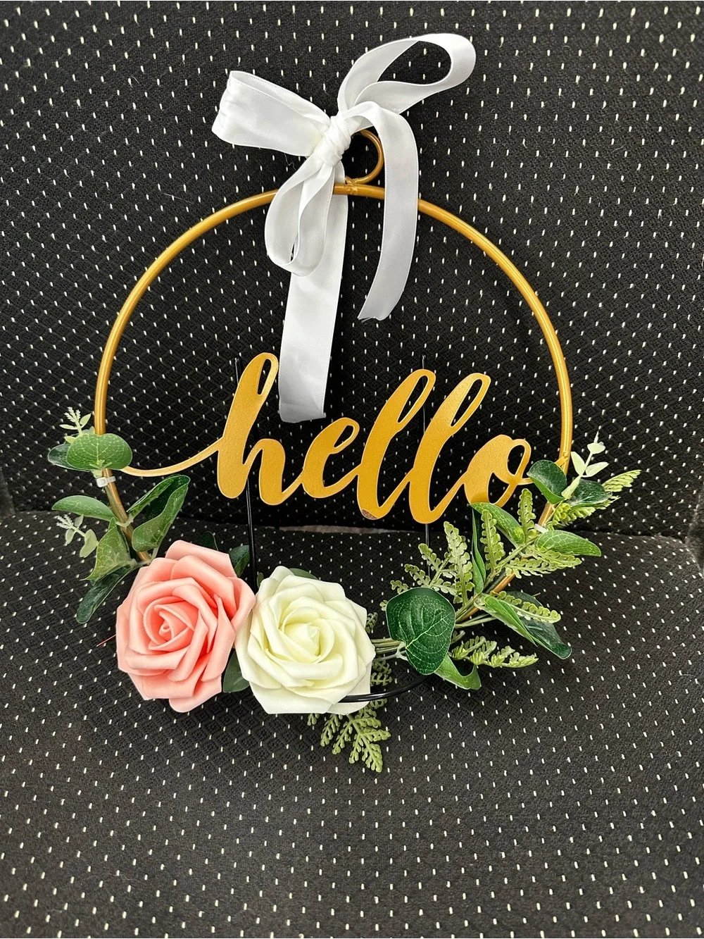 Source Unknown Gold Hoop 'Hello' Sign with Pink and Cream Roses